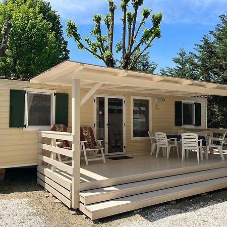 אמליה Chalet Camping River Italie Met 2 Slaapkamers מראה חיצוני תמונה
