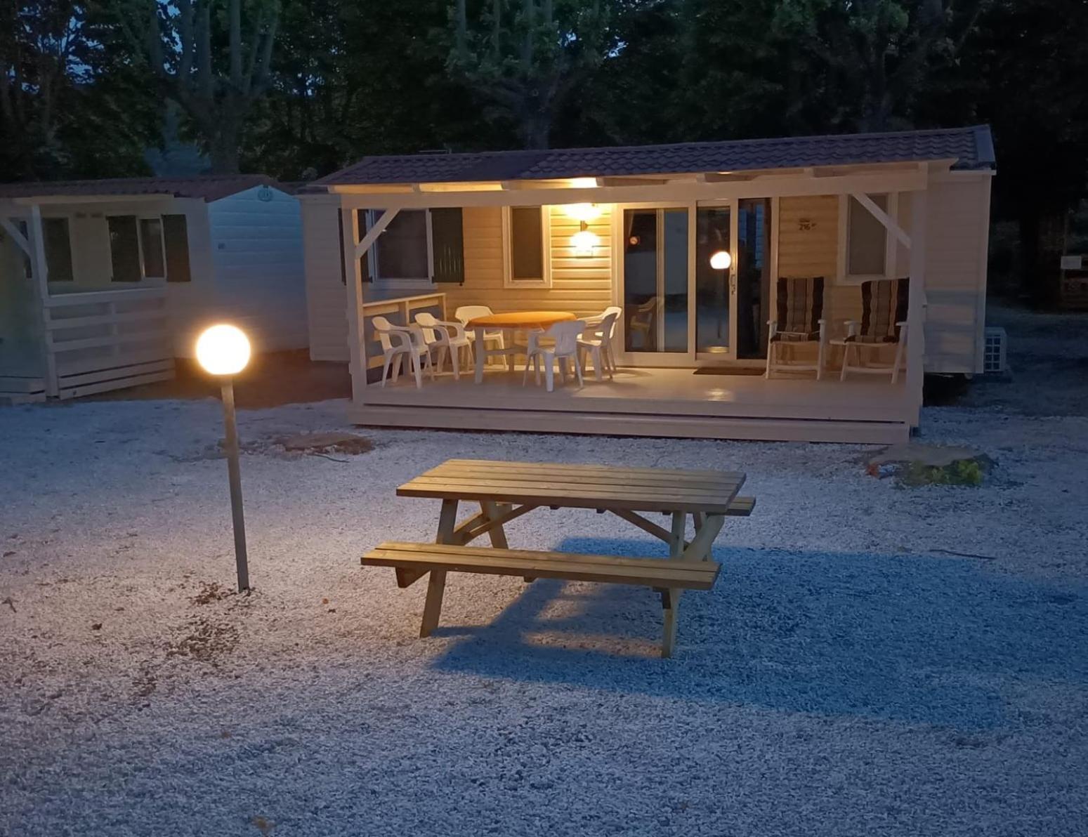 אמליה Chalet Camping River Italie Met 2 Slaapkamers מראה חיצוני תמונה