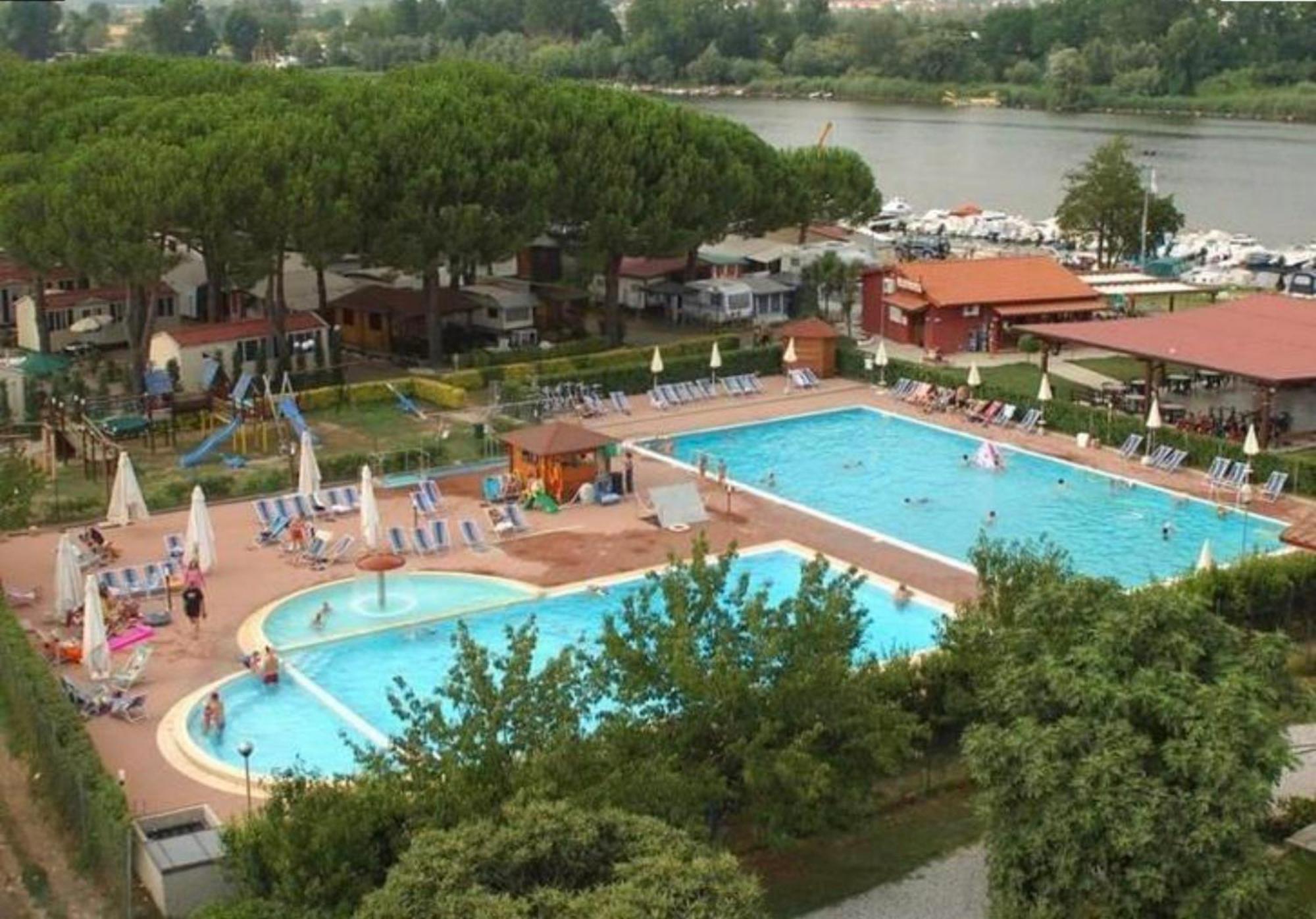 אמליה Chalet Camping River Italie Met 2 Slaapkamers מראה חיצוני תמונה