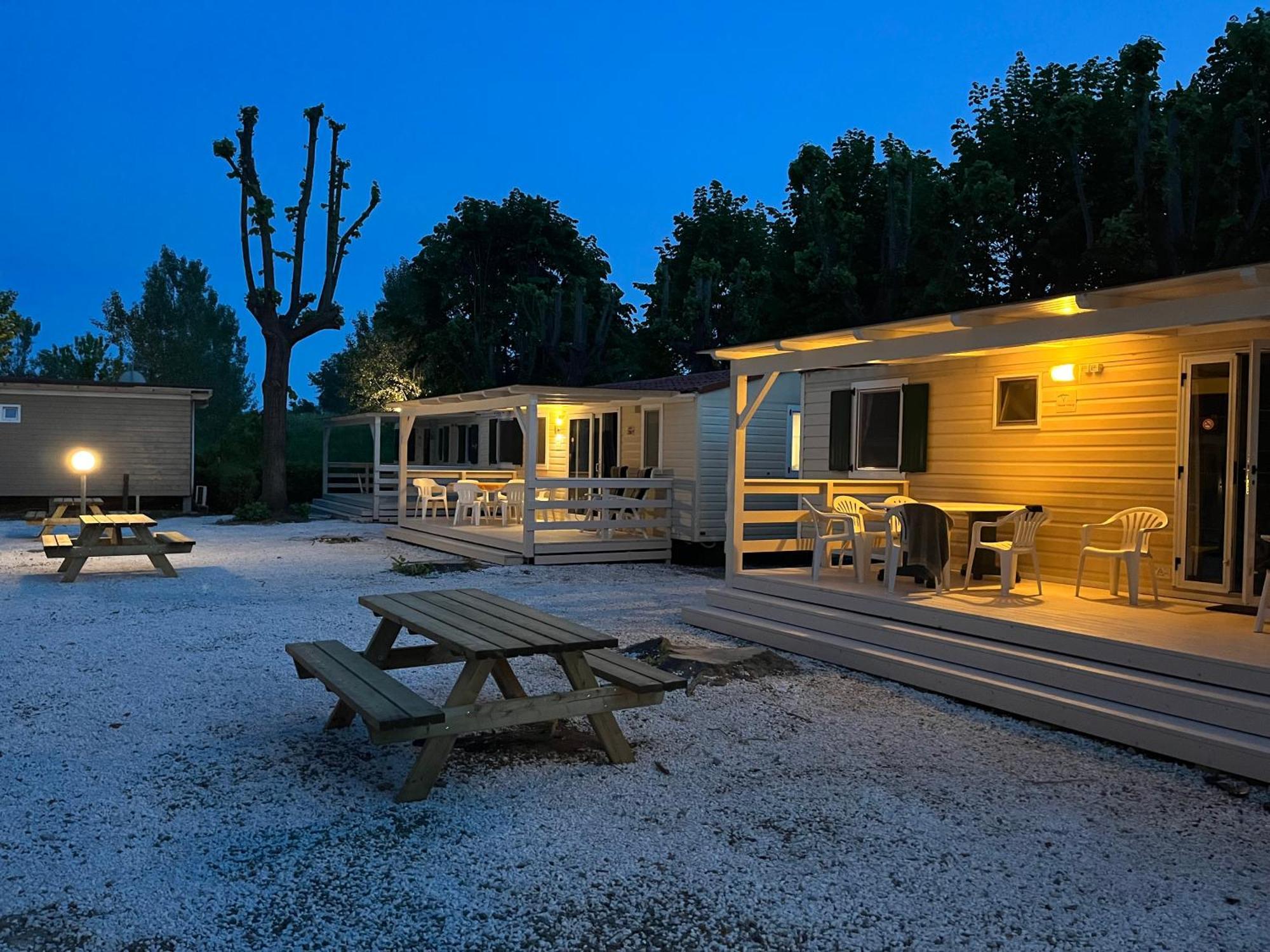 אמליה Chalet Camping River Italie Met 2 Slaapkamers מראה חיצוני תמונה